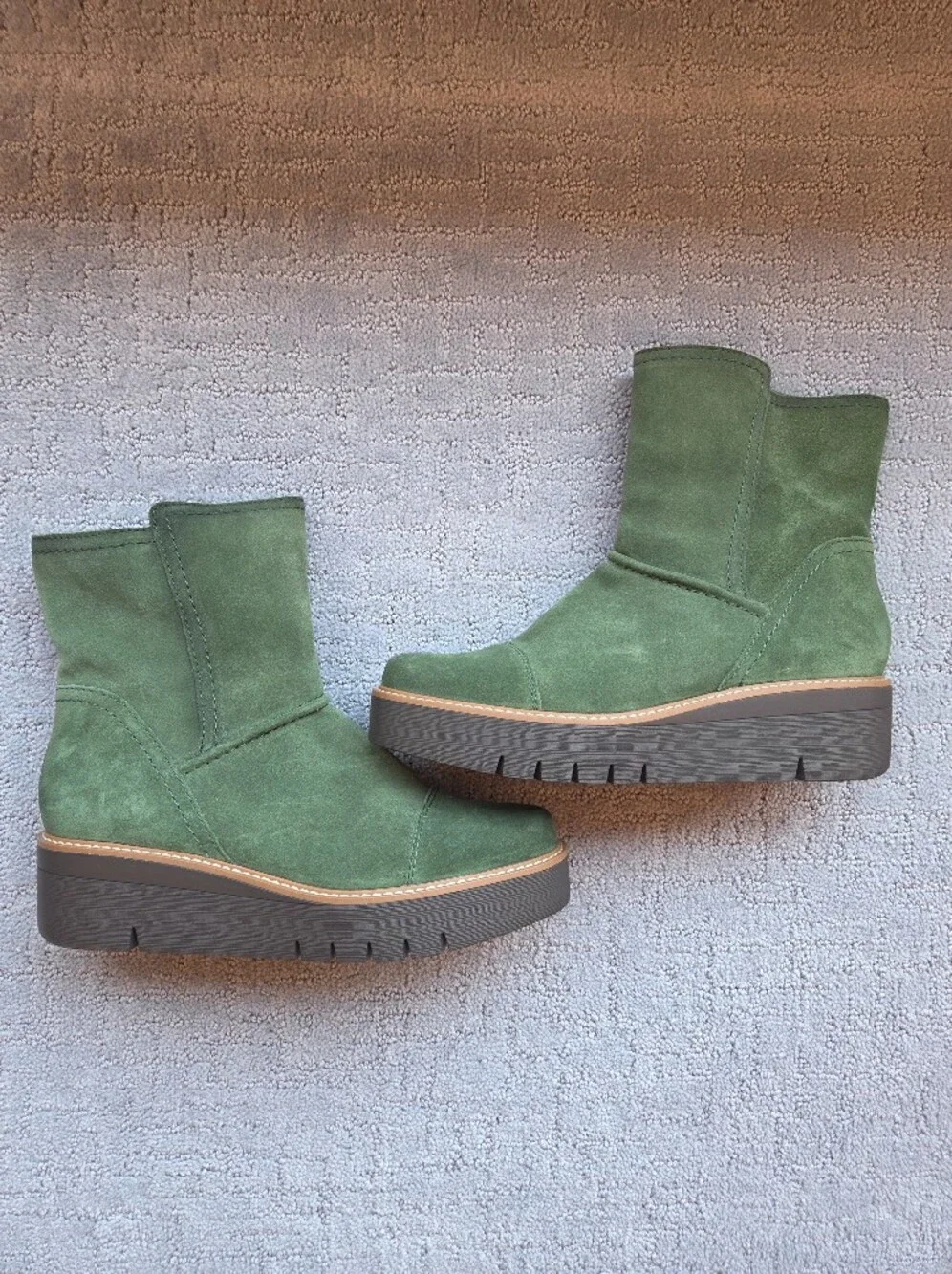 Naturalizer Wylie Green Suede Platform Ankle Boots